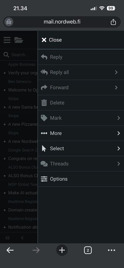 Viestin toimintovalikko auki: Reply, Reply all, Forward, Delete, Mark, More, Select, Threads ja Options.